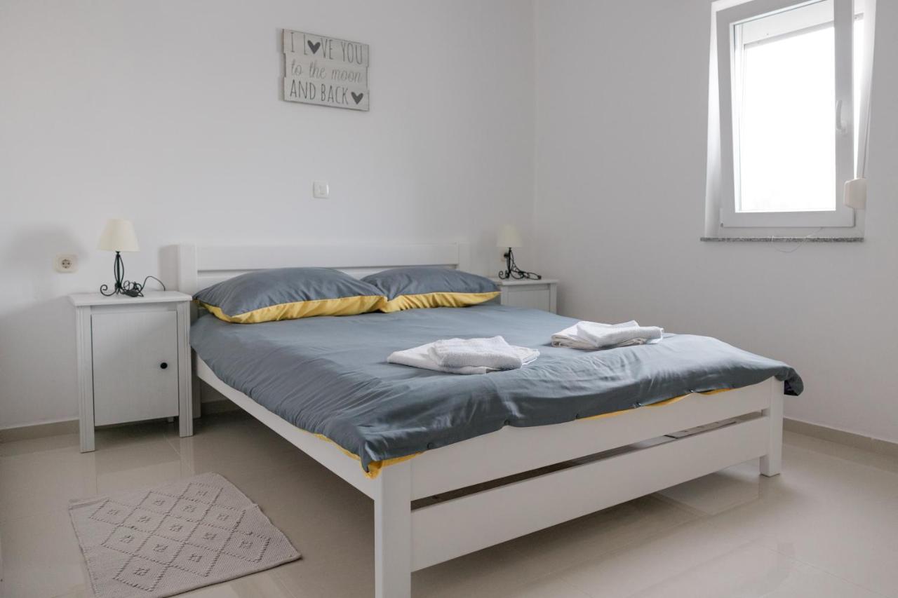 Apartments Zanic With Private Swimming Pool And Sea View ستاريغغاد باكلينتسا المظهر الخارجي الصورة
