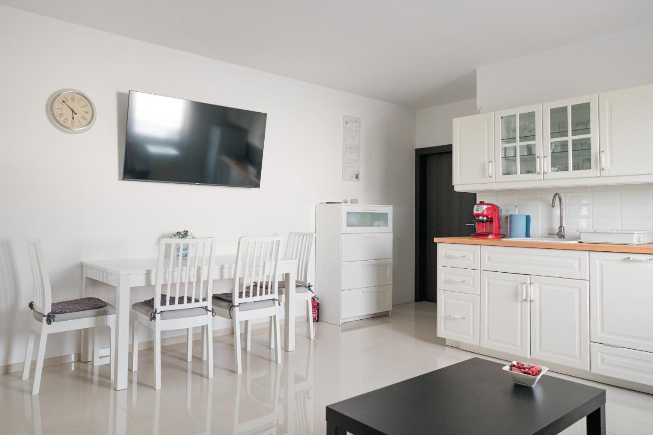 Apartments Zanic With Private Swimming Pool And Sea View ستاريغغاد باكلينتسا المظهر الخارجي الصورة