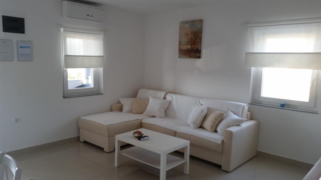 Apartments Zanic With Private Swimming Pool And Sea View ستاريغغاد باكلينتسا المظهر الخارجي الصورة