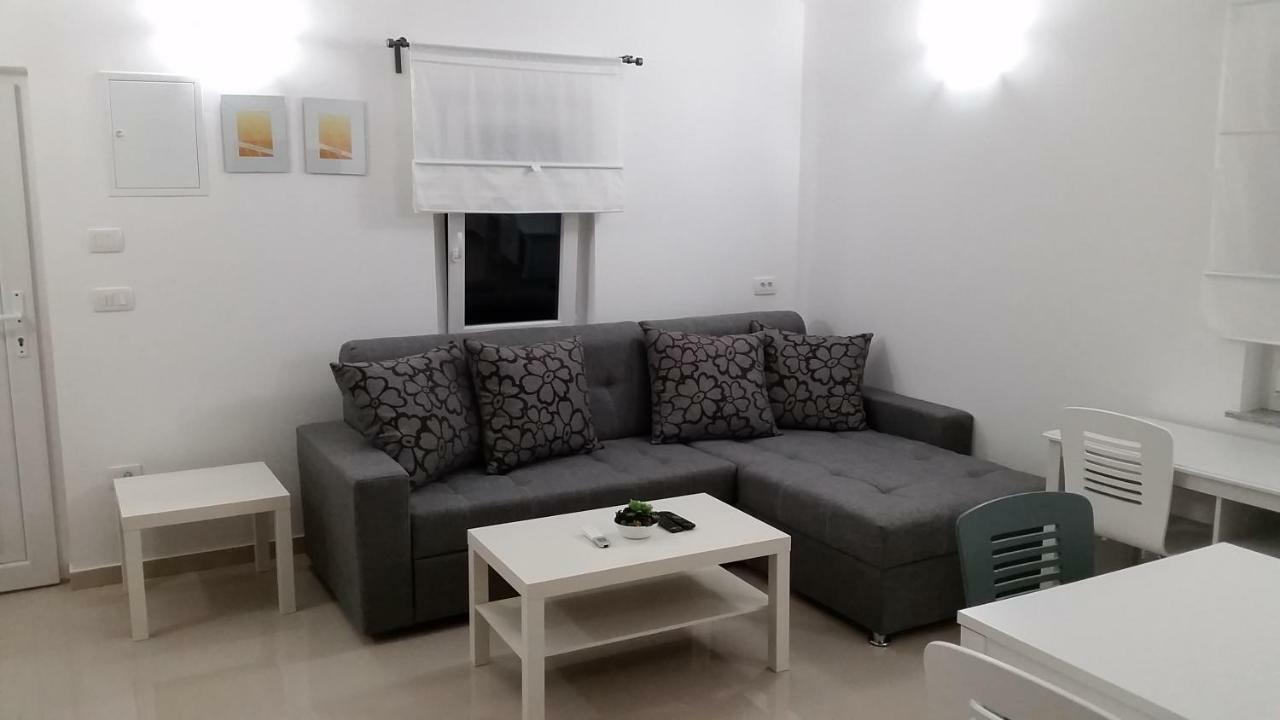 Apartments Zanic With Private Swimming Pool And Sea View ستاريغغاد باكلينتسا المظهر الخارجي الصورة