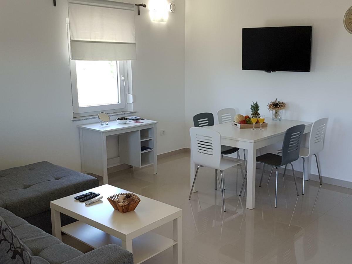 Apartments Zanic With Private Swimming Pool And Sea View ستاريغغاد باكلينتسا المظهر الخارجي الصورة